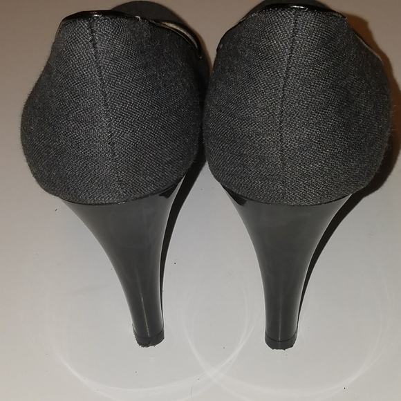Nine West 9M, gray fabic like, blk heel - Picture 4 of 7